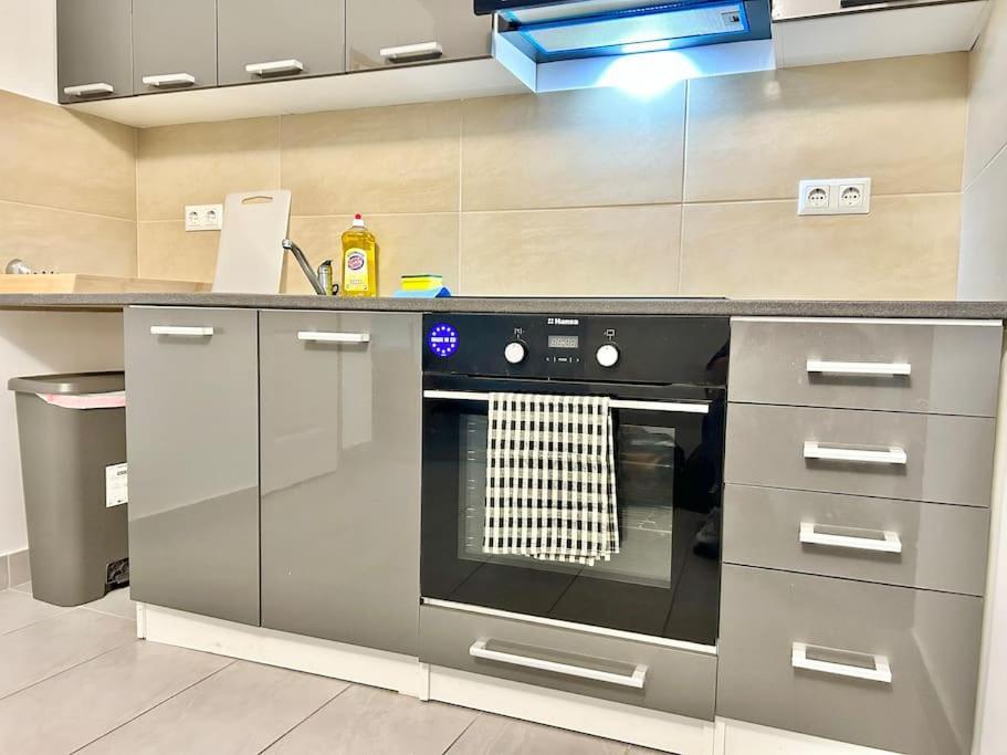 וינה Stylish Schonbrunn Apartments - Free Underground Parking מראה חיצוני תמונה